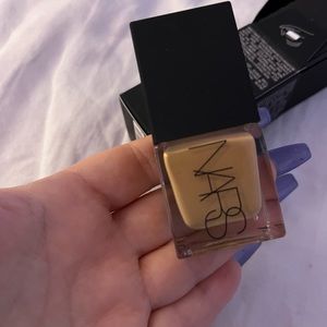 NARS Cosmetics Natural Radiant Foundation in MEDIUM 4 Barcelona
